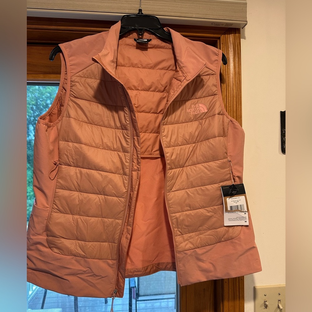 The Northface Women’s Shelter Cove  lightweight Vest NWT XXL color rose dawn